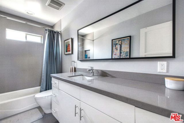2702 Thurman Avenue, Los Angeles, CA 90016
