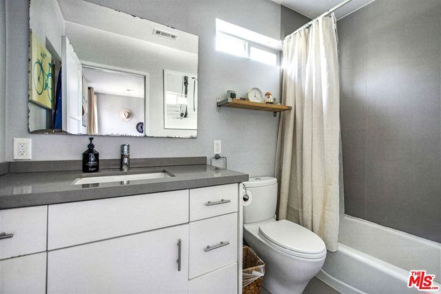 2702 Thurman Avenue, Los Angeles, CA 90016