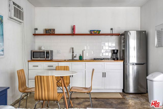 2702 Thurman Avenue, Los Angeles, CA 90016