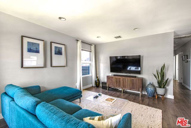2702 Thurman Avenue, Los Angeles, CA 90016
