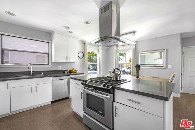 2702 Thurman Avenue, Los Angeles, CA 90016