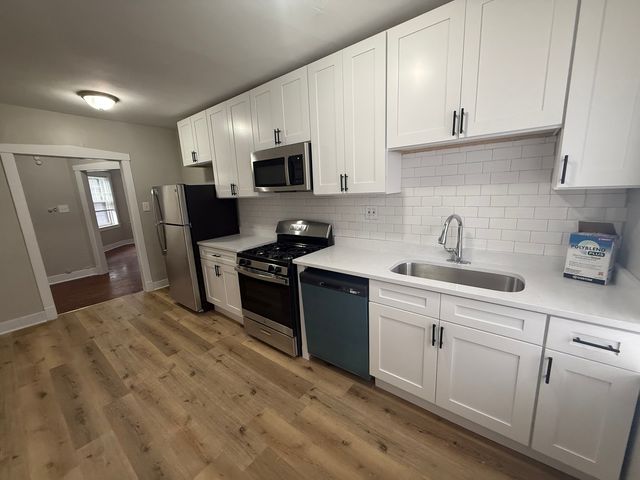 106 Lincoln Avenue 2W, Riverside, IL 60546