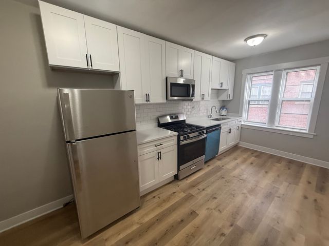 106 Lincoln Avenue 2W, Riverside, IL 60546