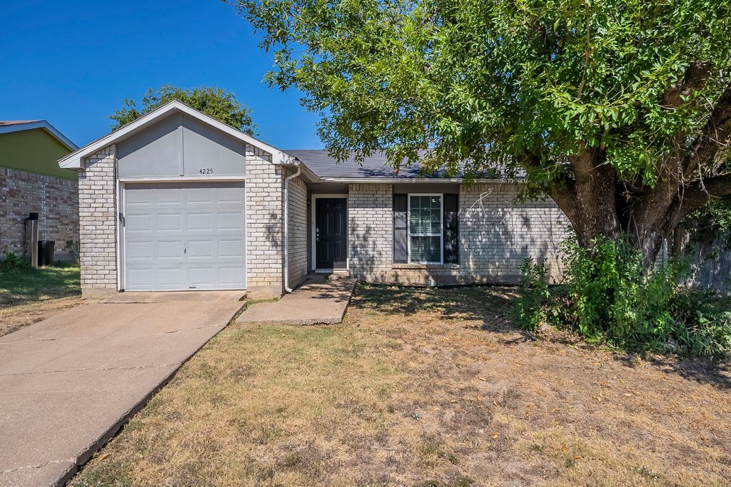 4225 Pepperbush Drive, Fort Worth, TX 76137