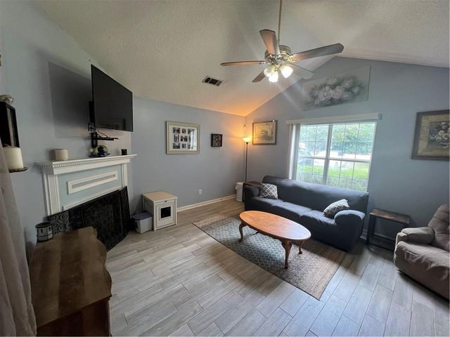 166 Barnetts Bridge Road, Jackson, GA 30233