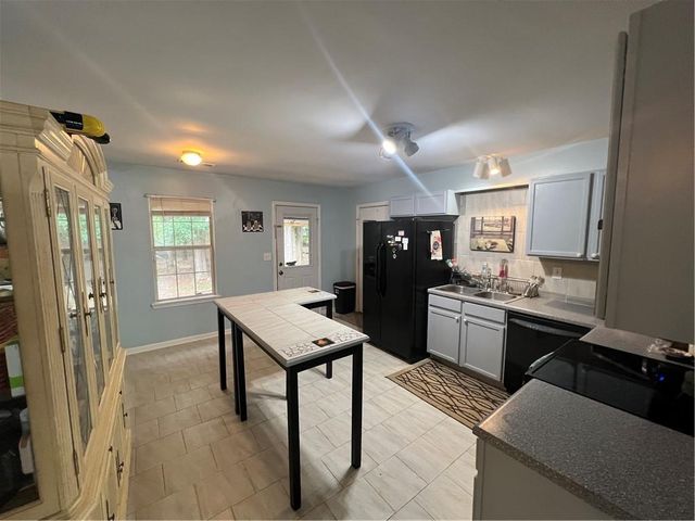 166 Barnetts Bridge Road, Jackson, GA 30233