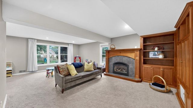 3010 Fox Valley Drive SW, Rochester, MN 55902