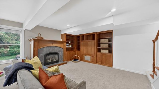 3010 Fox Valley Drive SW, Rochester, MN 55902