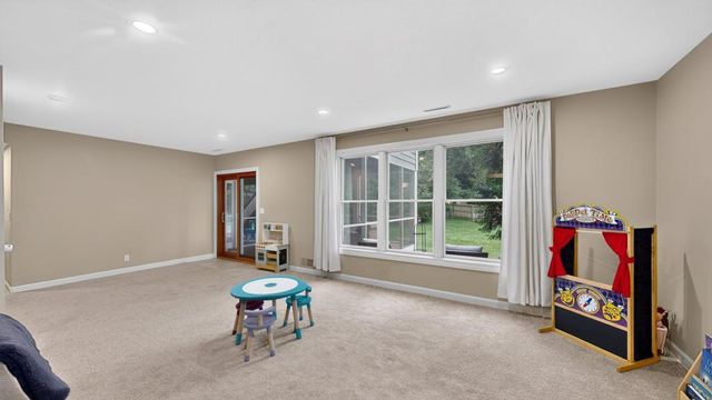 3010 Fox Valley Drive SW, Rochester, MN 55902