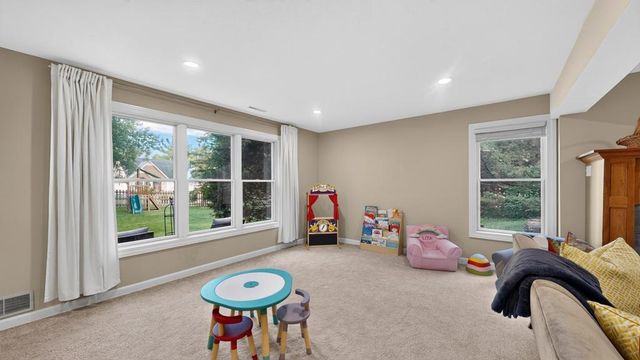 3010 Fox Valley Drive SW, Rochester, MN 55902