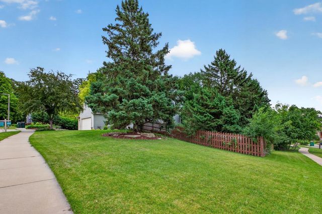 3010 Fox Valley Drive SW, Rochester, MN 55902