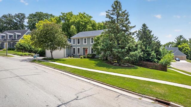 3010 Fox Valley Drive SW, Rochester, MN 55902