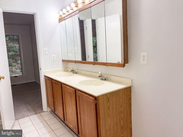 542 JONATHAN RD, Linden, VA 22642