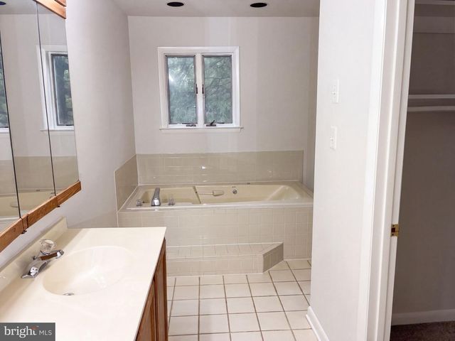 542 JONATHAN RD, Linden, VA 22642