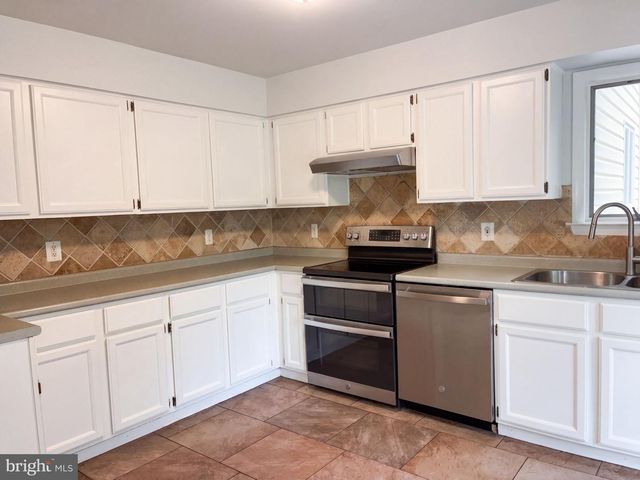 542 JONATHAN RD, Linden, VA 22642