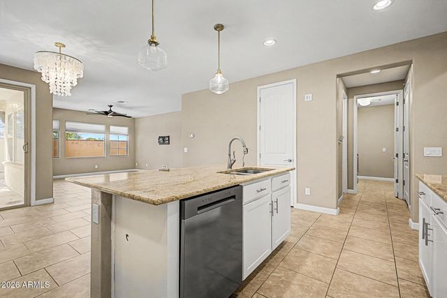 4128 S GREYTHORNE Way, Chandler, AZ 85248
