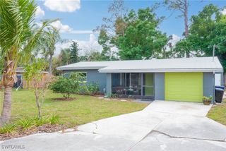 1877 Queen CT, North Fort Myers, FL 33917