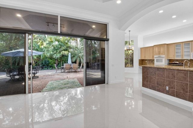 6940 Balboa Island Court, Delray Beach, FL 33446