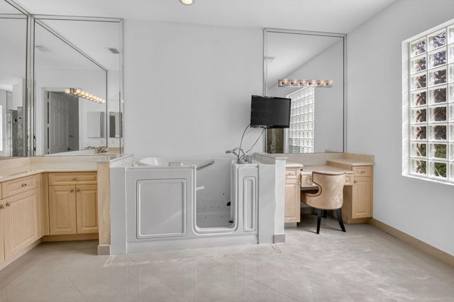 6940 Balboa Island Court, Delray Beach, FL 33446