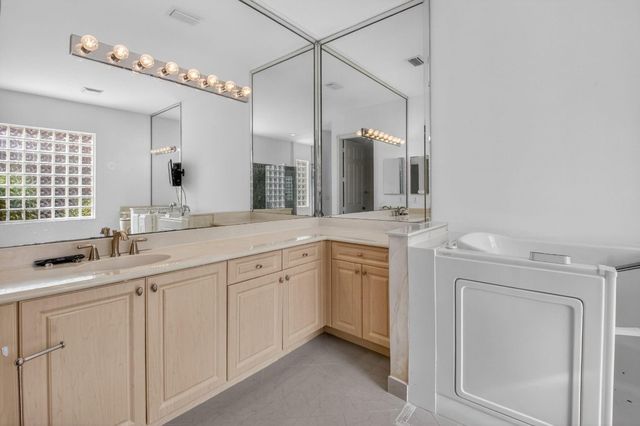 6940 Balboa Island Court, Delray Beach, FL 33446