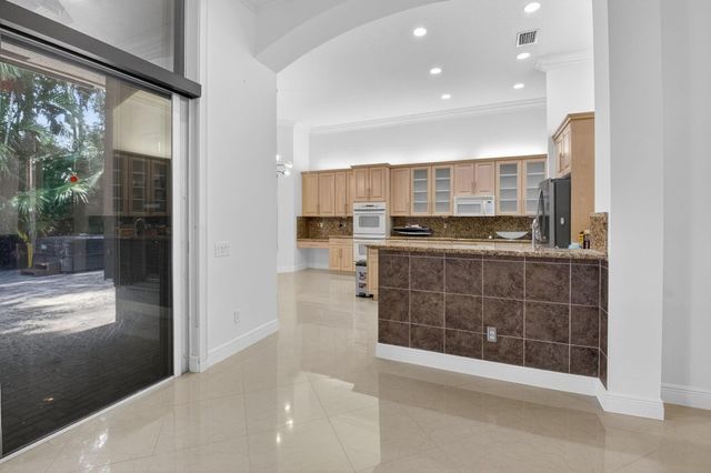 6940 Balboa Island Court, Delray Beach, FL 33446