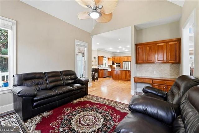 932 Grassmeade Way, Snellville, GA 30078