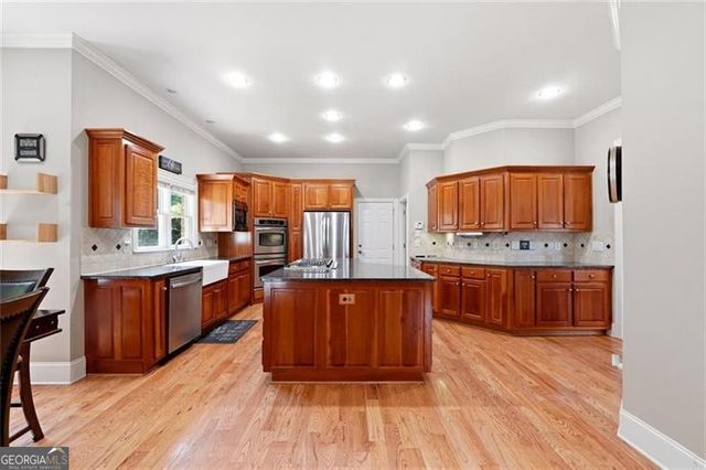 932 Grassmeade Way, Snellville, GA 30078