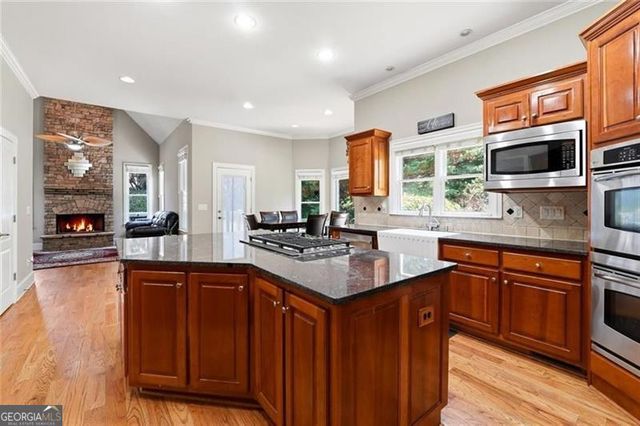 932 Grassmeade Way, Snellville, GA 30078