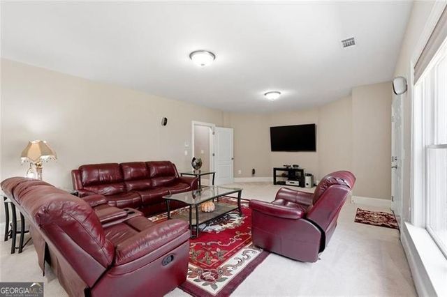 932 Grassmeade Way, Snellville, GA 30078