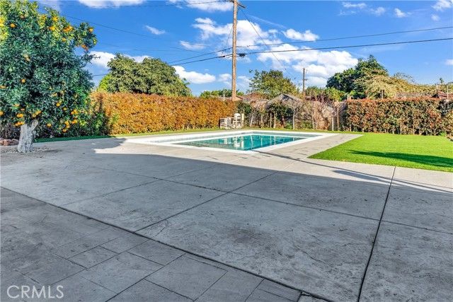 12100 Muriel Dr, Lynwood, CA 90262