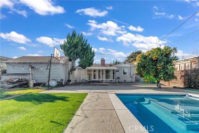 12100 Muriel Dr, Lynwood, CA 90262