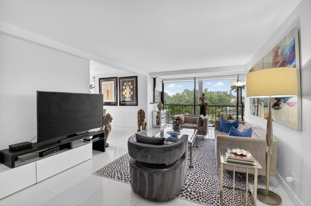 7738 Lakeside Boulevard 334, Boca Raton, FL 33434