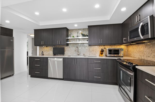 7738 Lakeside Boulevard 334, Boca Raton, FL 33434