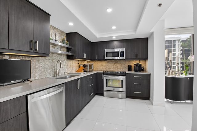 7738 Lakeside Boulevard 334, Boca Raton, FL 33434