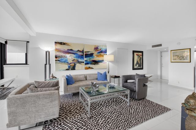 7738 Lakeside Boulevard 334, Boca Raton, FL 33434