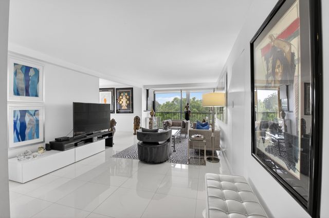 7738 Lakeside Boulevard 334, Boca Raton, FL 33434