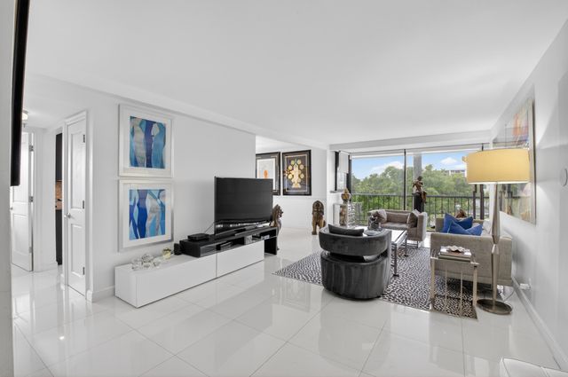 7738 Lakeside Boulevard 334, Boca Raton, FL 33434