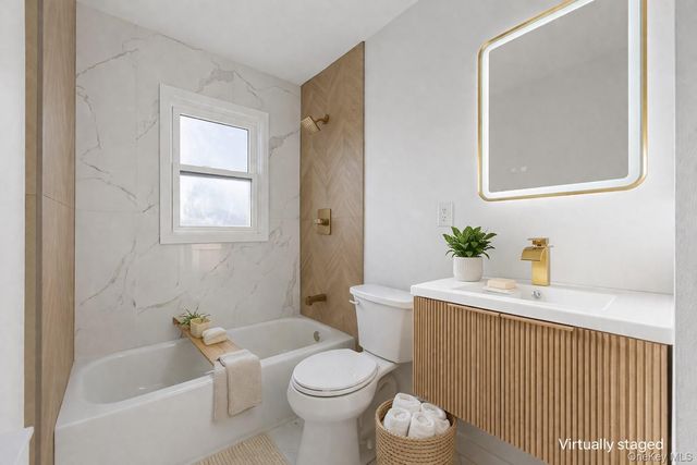 119 E Pennywood Avenue, Roosevelt, NY 11575