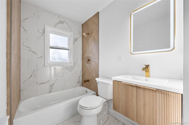 119 E Pennywood Avenue, Roosevelt, NY 11575