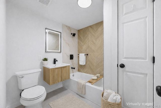 119 E Pennywood Avenue, Roosevelt, NY 11575