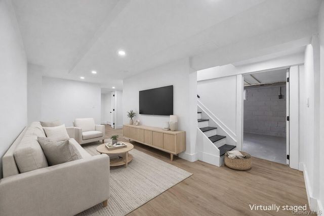 119 E Pennywood Avenue, Roosevelt, NY 11575