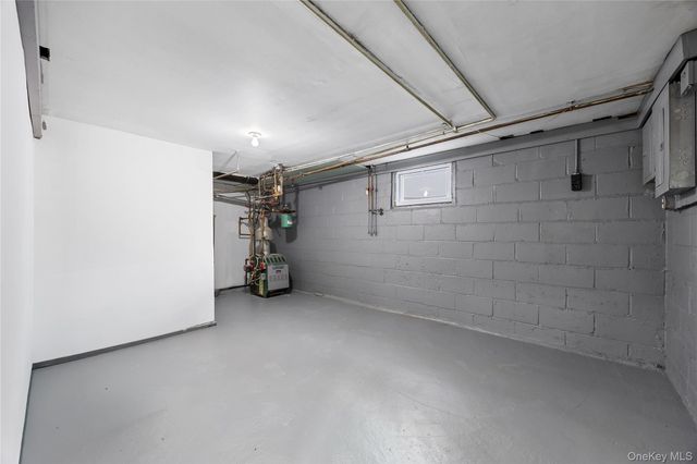 119 E Pennywood Avenue, Roosevelt, NY 11575