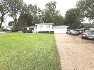 955 Silver Lake Road, Cary, IL 60013