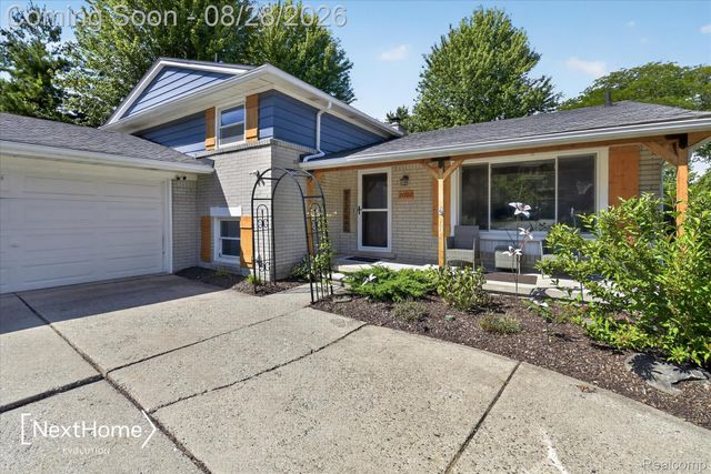 21722 Canterbury Avenue, Grosse Ile Township, MI 48138