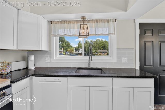 21722 Canterbury Avenue, Grosse Ile Township, MI 48138