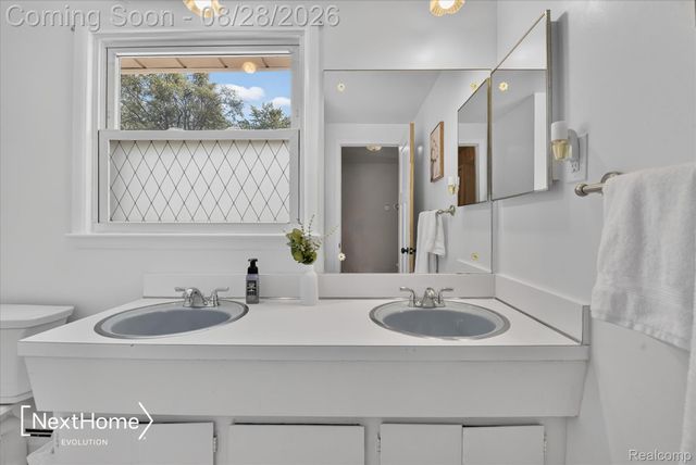 21722 Canterbury Avenue, Grosse Ile Township, MI 48138