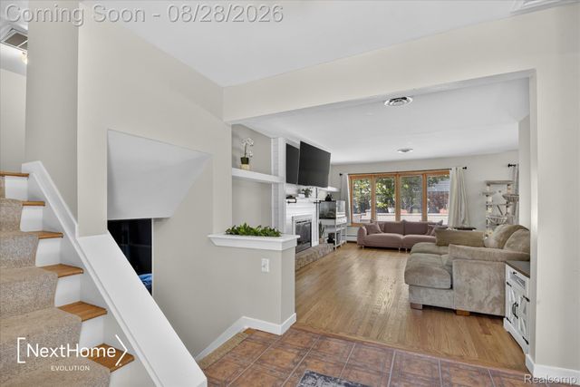 21722 Canterbury Avenue, Grosse Ile Township, MI 48138