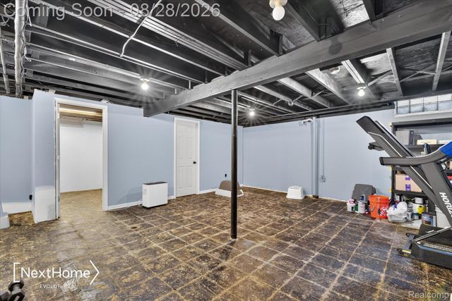 21722 Canterbury Avenue, Grosse Ile Township, MI 48138