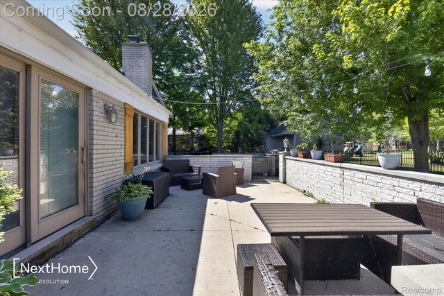 21722 Canterbury Avenue, Grosse Ile Township, MI 48138