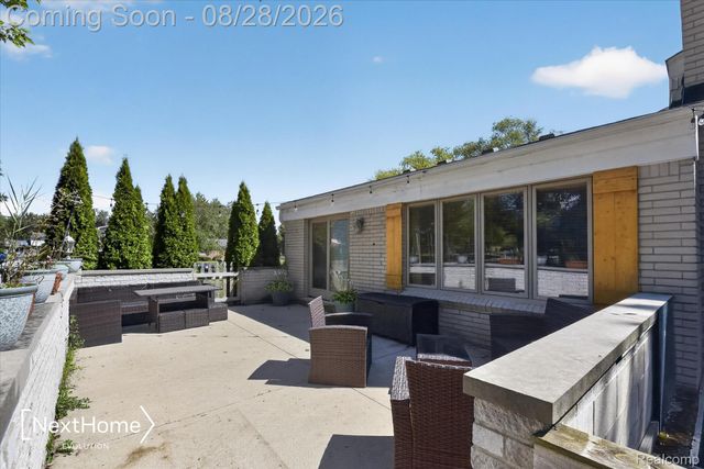 21722 Canterbury Avenue, Grosse Ile Township, MI 48138